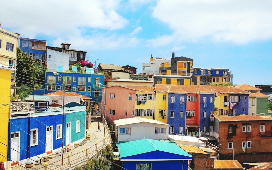 valparaiso hillside houses